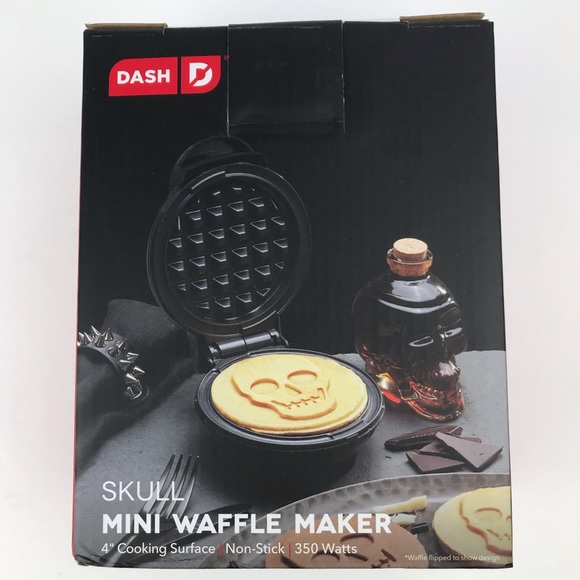 DASH Skull Shape Mini Waffle Maker Black Shimmer Halloween Non-Stick 4" - Picture 4 of 8